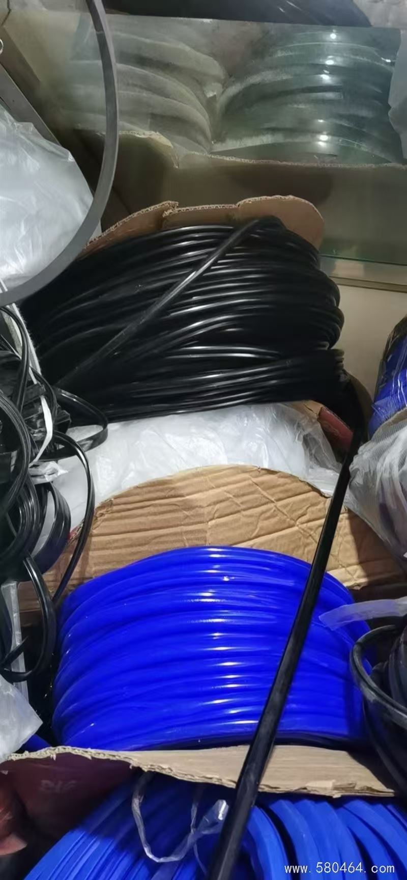 軟包炕圍子，防盜門。定做紗窗，維修門窗。